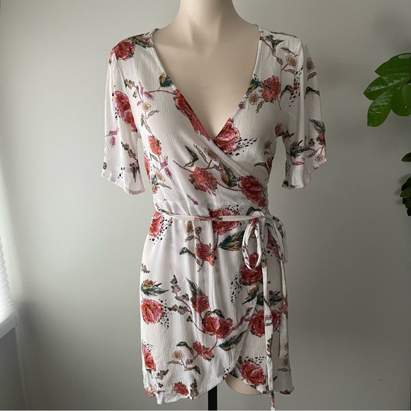 O’Neill Floral Wrap Mini Crepe Dress Pink White Size Medium - Picture 3 of 9